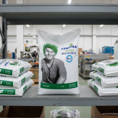 Фертика удобрение Газонное Весна-Лето, NPK 11.3:12:26 + МЭ, 25 кг